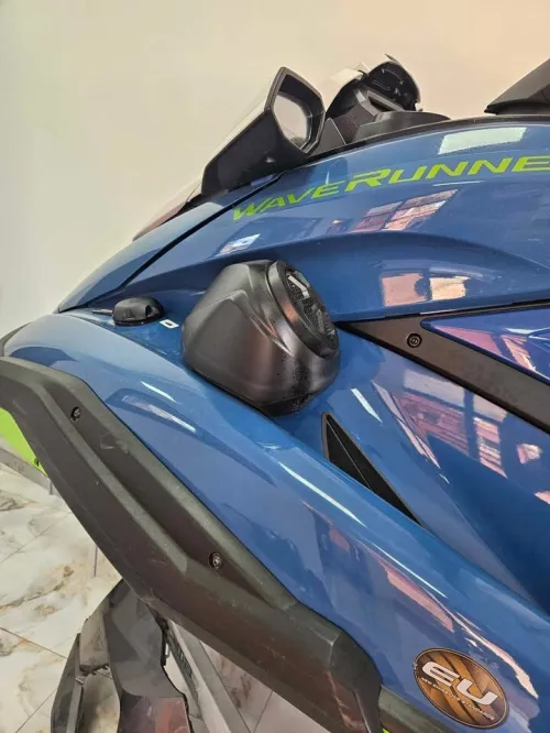 YAMAHA WAVE RUNNER