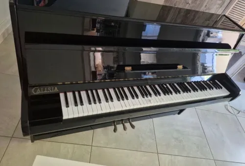 Piano noir laqué