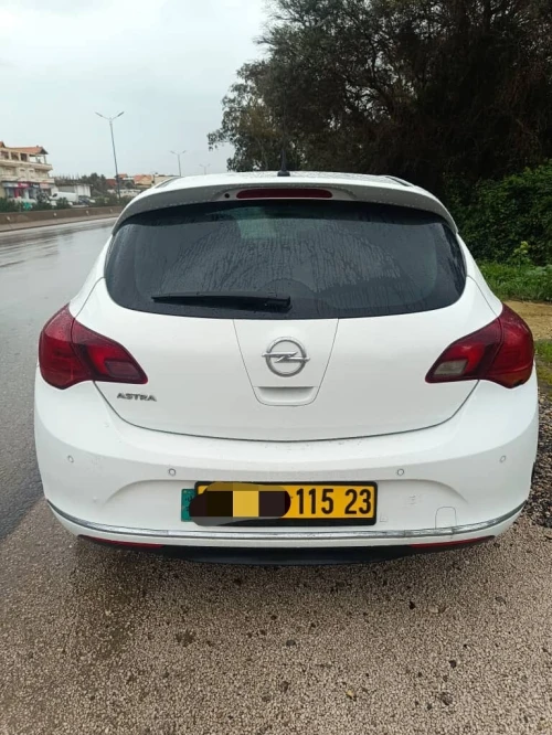 Opel Astra 4 portes 2015 Astra 4 portes