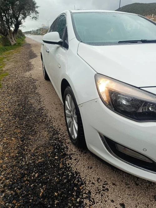 Opel Astra 4 portes 2015 Astra 4 portes
