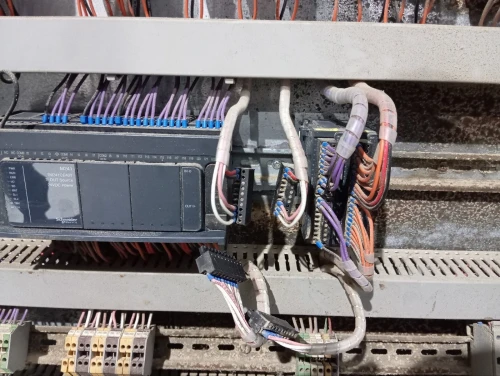 Installation réparation machine industrielle installation vfd et plc et Servo driver 
