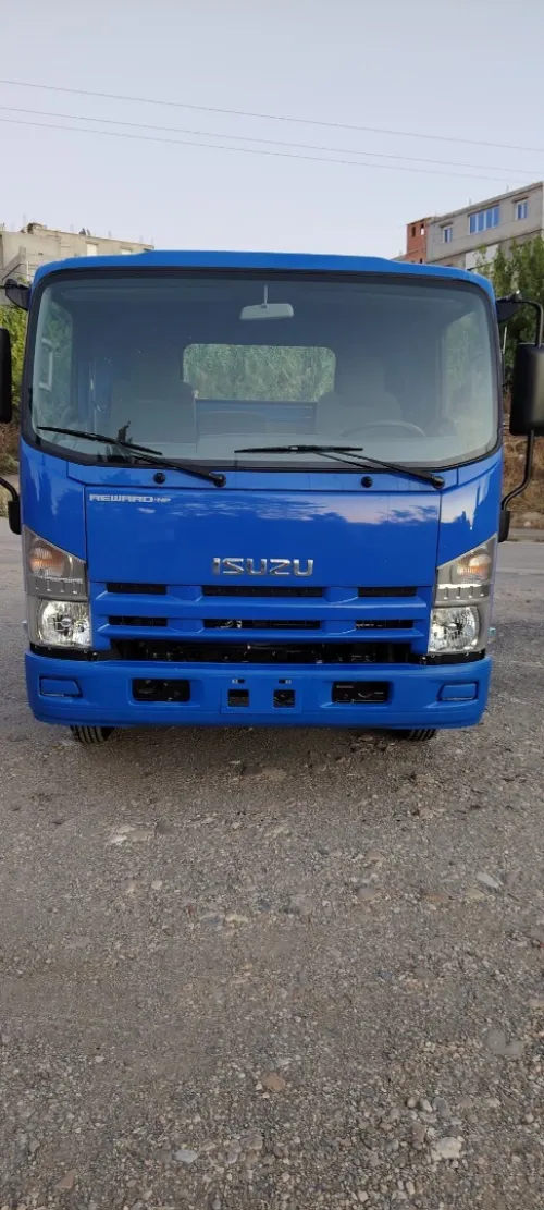 Isuzu npr71 2025