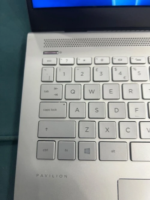 Hp pavilion i7 7 gen ram 8 256 ssd Etat 9/10