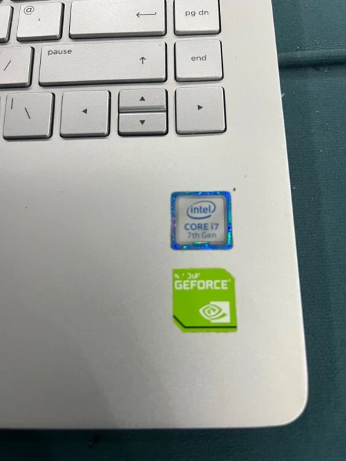 Hp pavilion i7 7 gen ram 8 256 ssd Etat 9/10