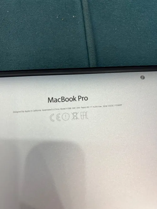 MacBook Pro 15 mid 15 i7 16GB 512 ssd Etat 10/10