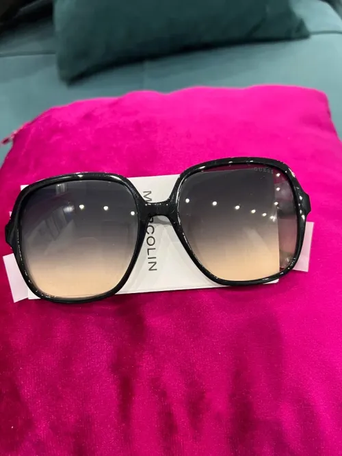 GUESS LUNETTES FEMME ORIGINAL gros et détails 