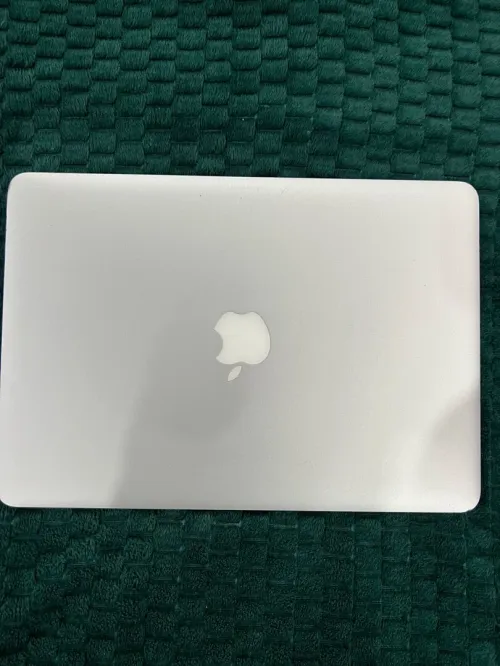 MacBook Pro 13 2015 i5 premier main excellent état jamais ouvert chargeur original