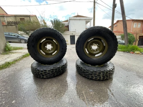 Jantes avec pneus toyota fj 40 1975