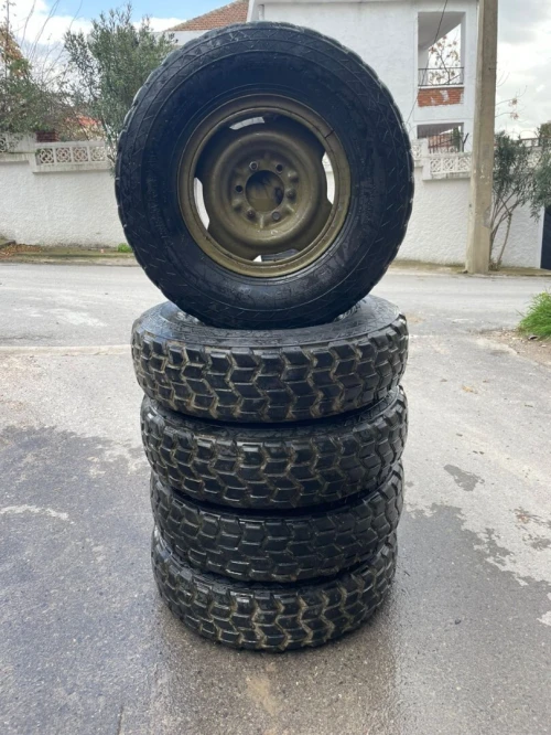 Jantes avec pneus toyota fj 40 1975