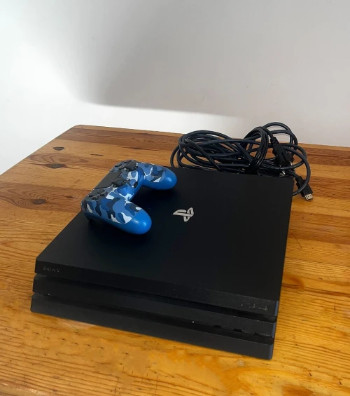 PLAYSTATION 4 PRO 1TO FLACHER AVEC CD VERSION ACTUELLE 12.02 AVEC 17 JEUX PRODUITS EUROPÉEN (SUÉDE)
