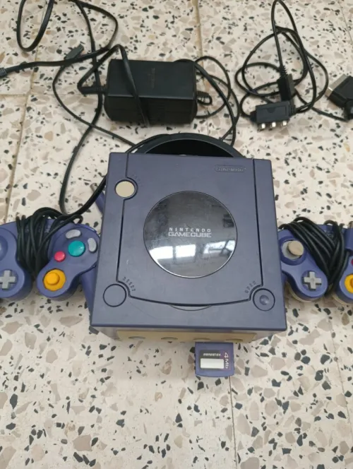 Nintendo Gamecube + 2 Manettes + Memory Card