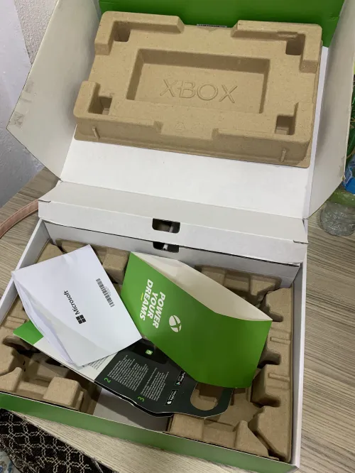 Xbox Séries s (box) utiliser 2 mois