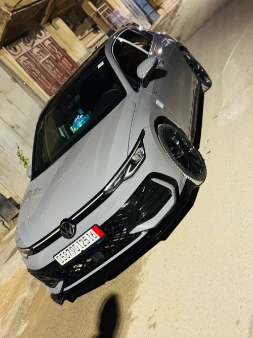 Volkswagen Golf 8 2025 R