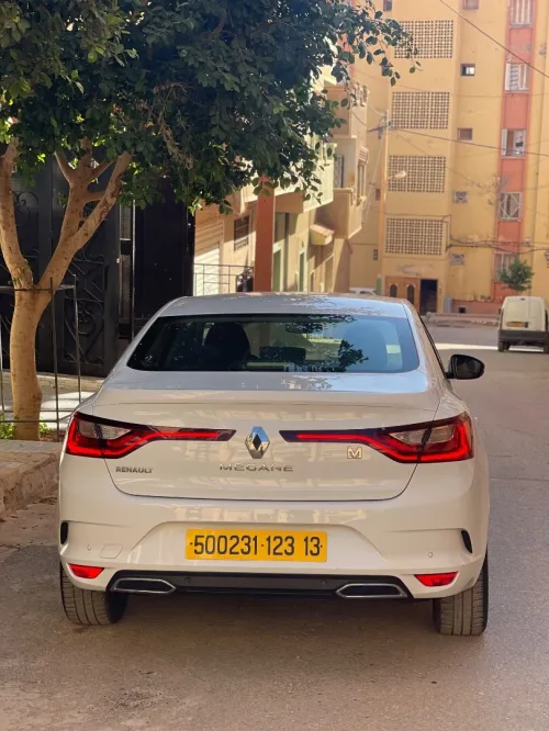 Renault Megane 4  2023 Itens