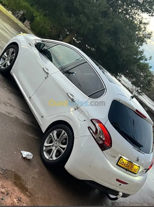 Peugeot 208 2015 Allure