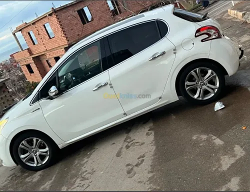 Peugeot 208 2015 Allure