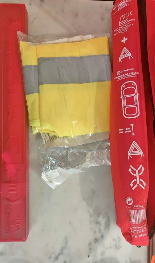 Gilet et triangle de signalisation