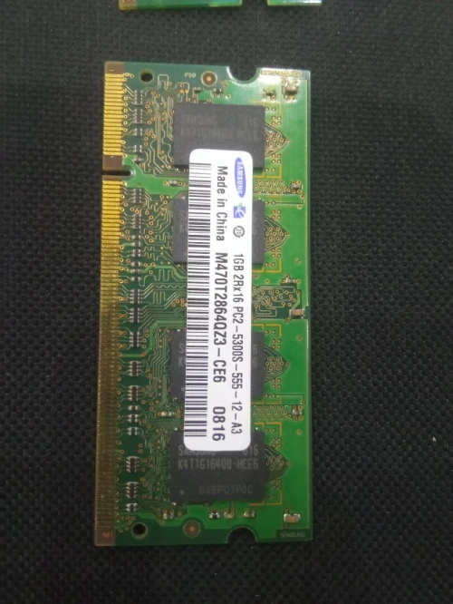 processeur intel core et 2 Barrettes RAM 1Go DDR2 pour Laptop
