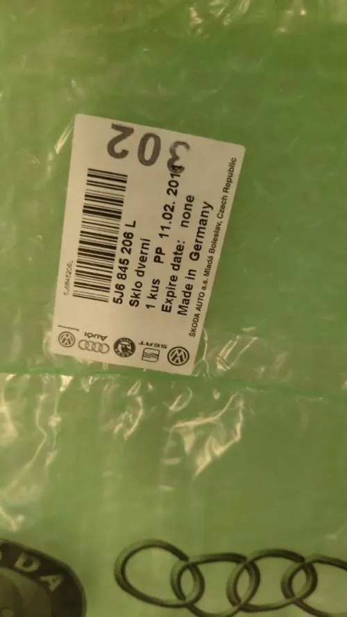 Glace de porte avant droit SKODA Fabia