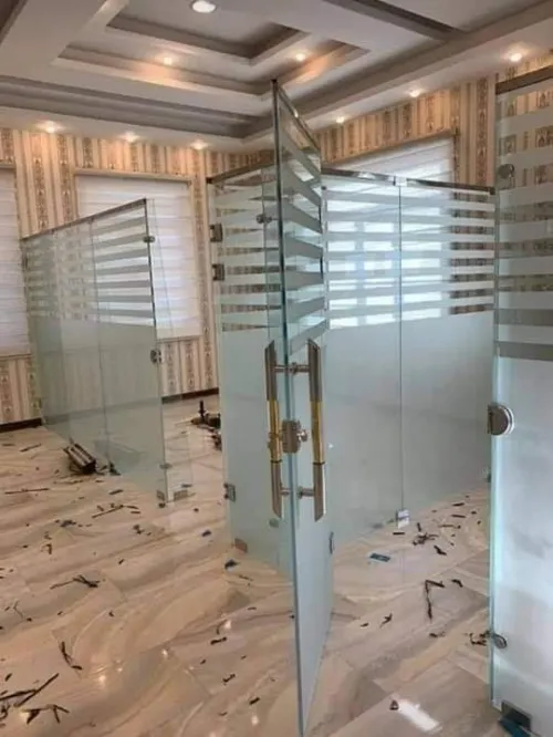 Vitrine et séparation en verre trempé 