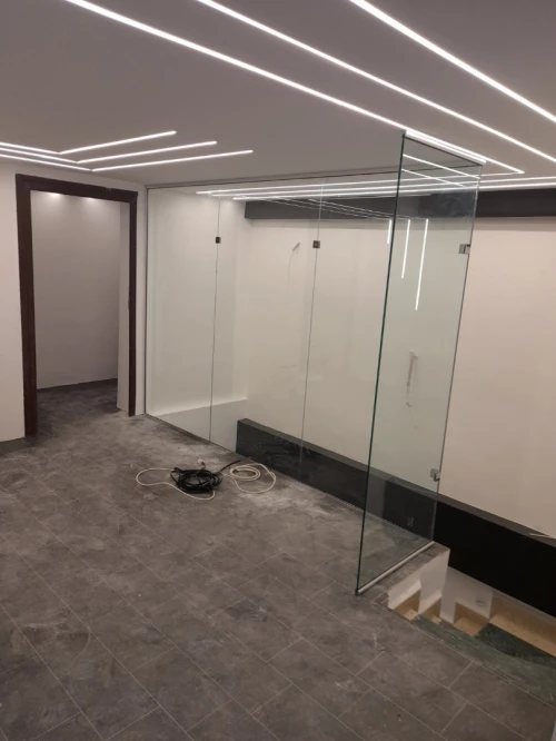 Vitrine et séparation en verre trempé 