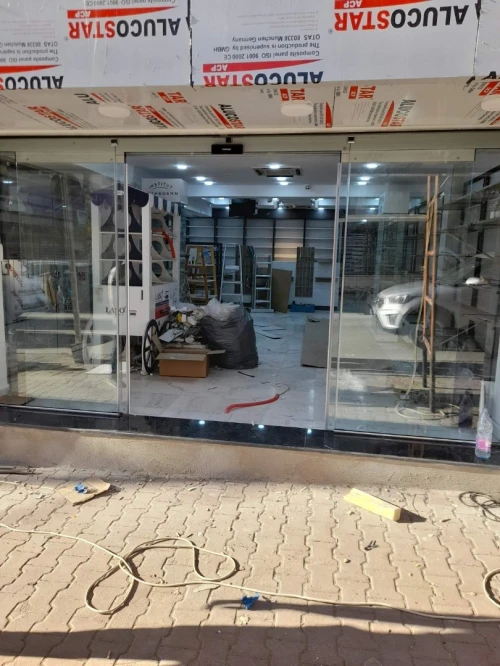 Vitrine et séparation en verre trempé 