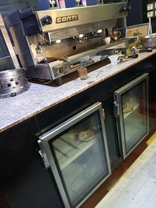 Comptoir avec présentoir frigo , arrière bar , garde chaud