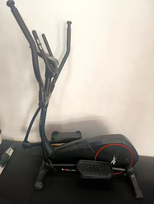 A vendre tapis de course Axion challenge 500 + vélo éleptique Reebok Z9 bonne occasion