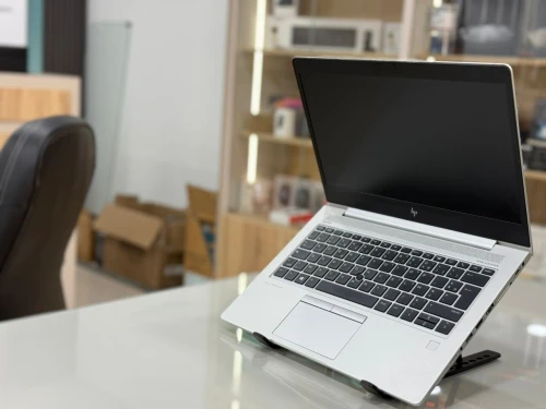 LAPTOP HP ELITEBOOK 735 G5  RYZEN 3 PRO2300U/8G/256SSD/13.3''/ WIN10 ETAT 10/10