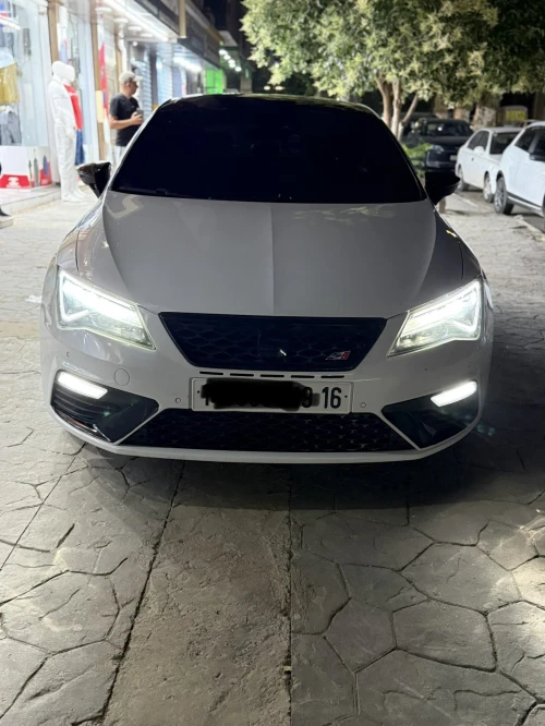 Seat Leon beats 2019 Cupra 