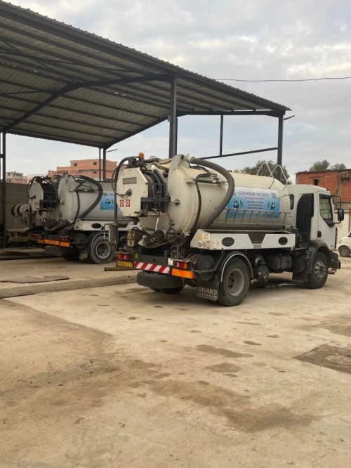 Location de camions de curage des eaux usées débouchage canalisation vidange fosse septique 