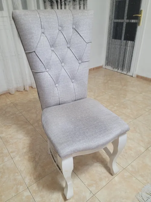 Sale à manger 6 chaises