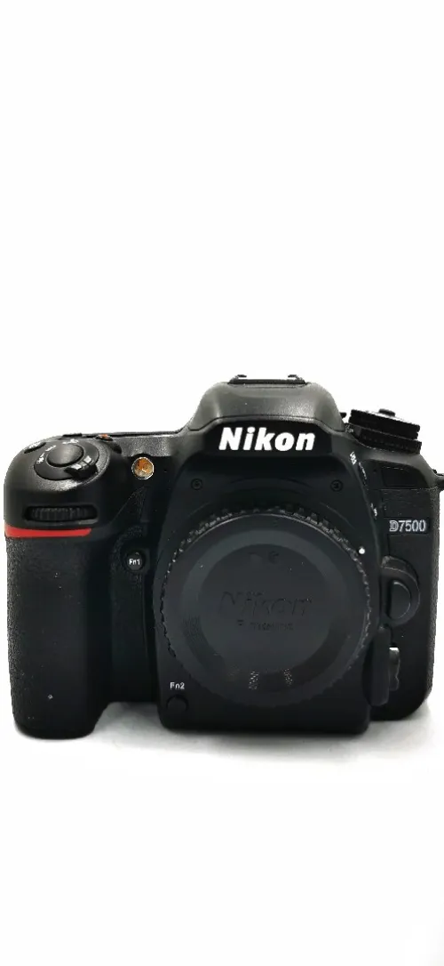 Nikon D7500 état neuf (2.5k clic)