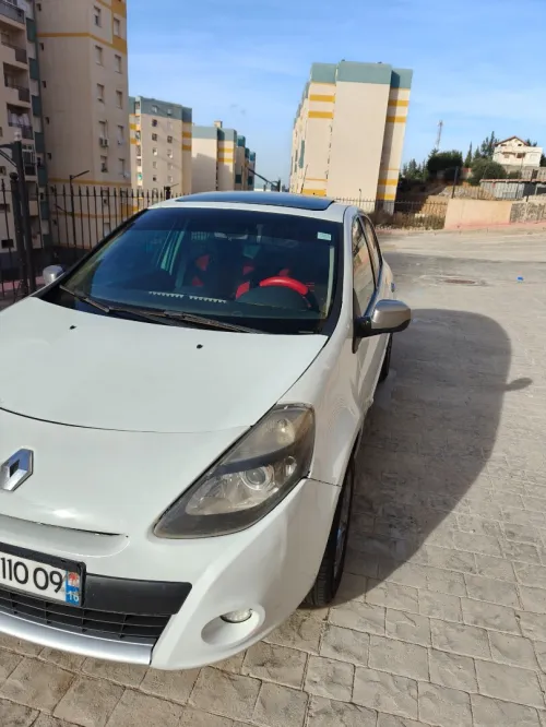 Renault Clio 3 2010 Night and day