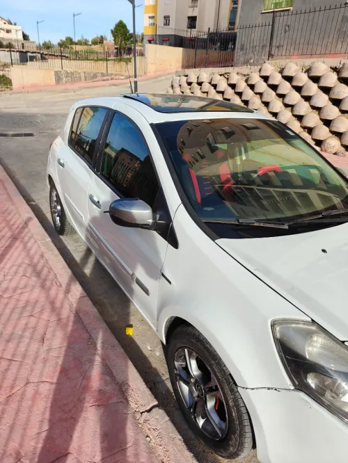 Renault Clio 3 2010 Night and day