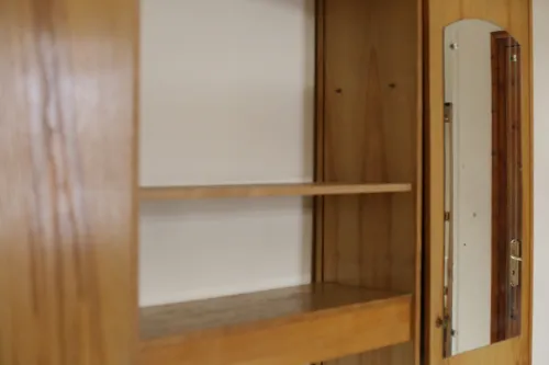Armoire polyvalente miroir-tiroir-étagères 