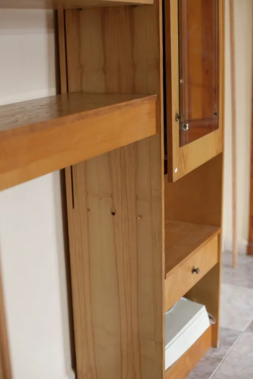 Armoire polyvalente miroir-tiroir-étagères 