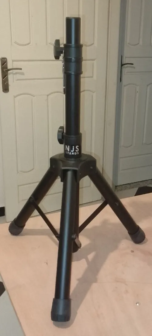 Micros uhf , 4pieds de baffles, rétroprojecteur et écran