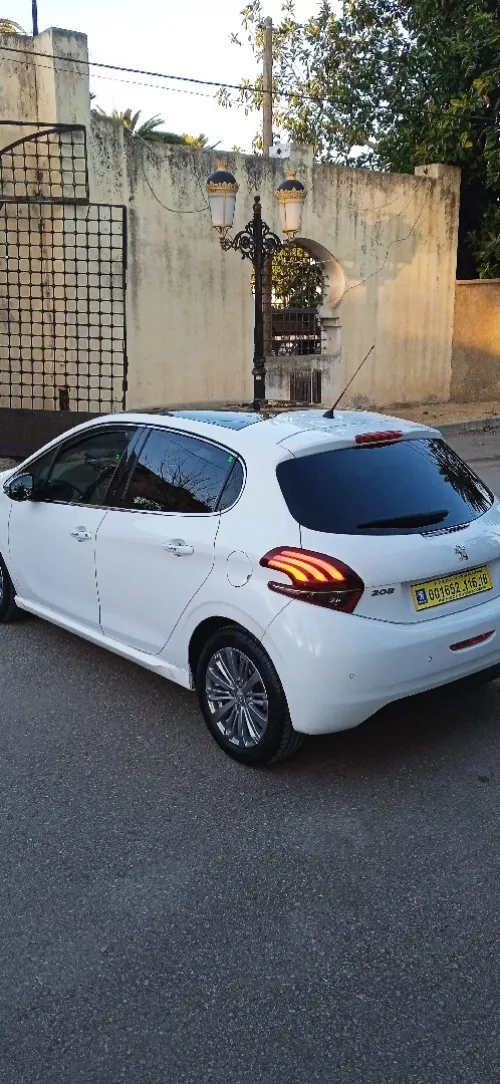 Peugeot 208 2016 Allure Facelift