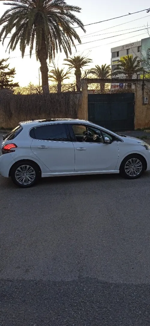 Peugeot 208 2016 Allure Facelift