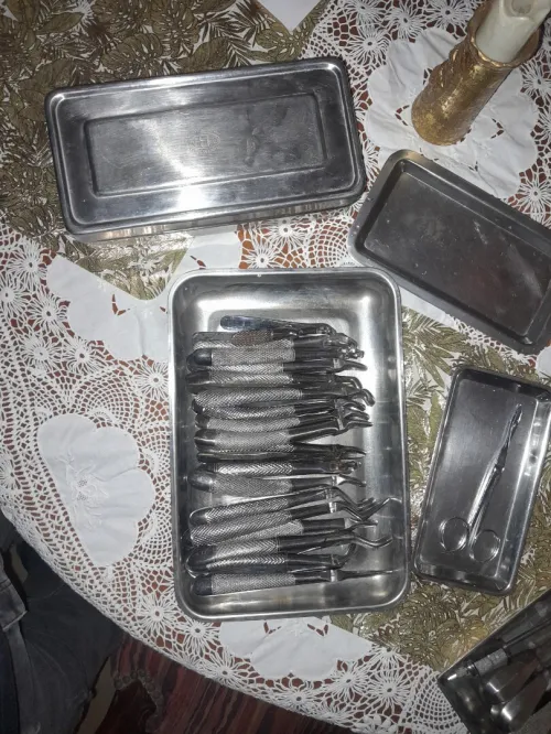 Petits materiels de chirurgie dentaire
