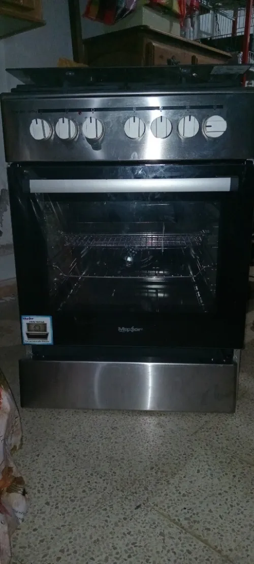 Cuisinière à gaz avec four électrique