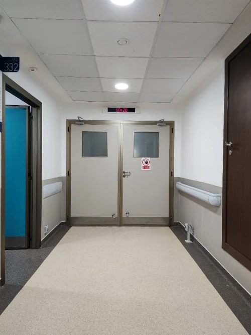 Porte technique hospitalière / Porte de service professionnelle