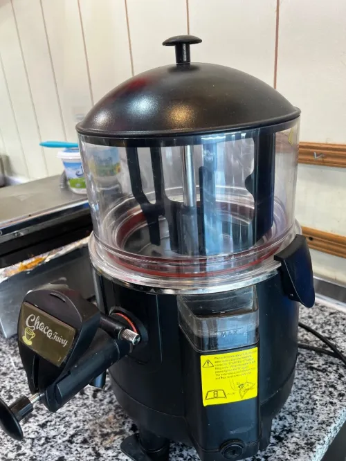 Presentoi ventille +haute2metre+apareil de chocolad chod