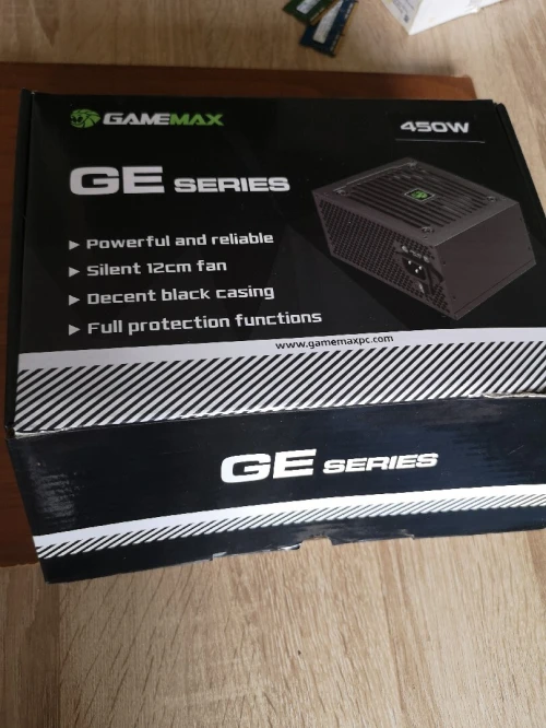 Alimentation gamemax 450w 78% efficiently.
