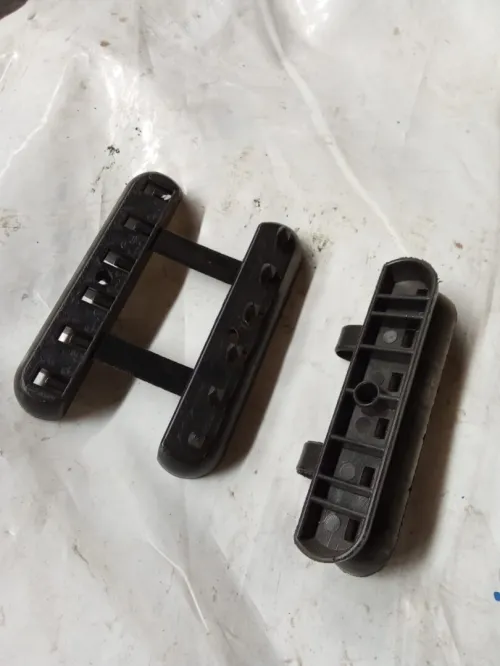 Attache pour filets anti grele, brise vue et filet d'ombrage