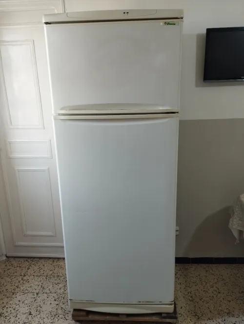Vend réfrigérateur 