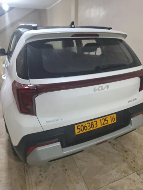 Kia Sonet  2025 luxury version global la toute options