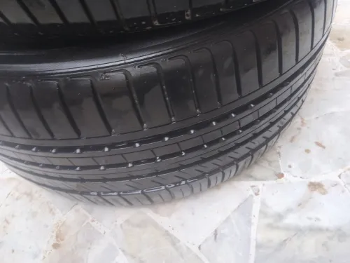 PNEUS 255/40ZR18