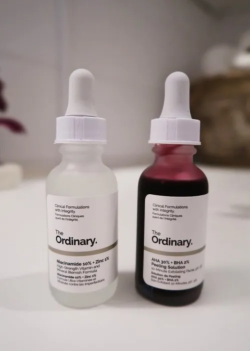 The ordinary  peeling et pack de (Niacinamide + haylronique ) 